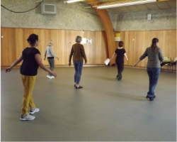 Cours de dance au Foyer des Jeunes et d’Éducation Populaire d'Orcet, Puy-de-Dôme, Auvergne