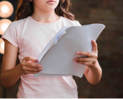 Atelier théâtre enfants au Foyer des Jeunes et d’Éducation Populaire d'Orcet, Puy-de-Dôme, Auvergne